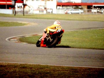 oooops,  a bit off line Rikio  *** Click **   The Flying Finn Jarno Saarinen world champion 1972  250 cc.